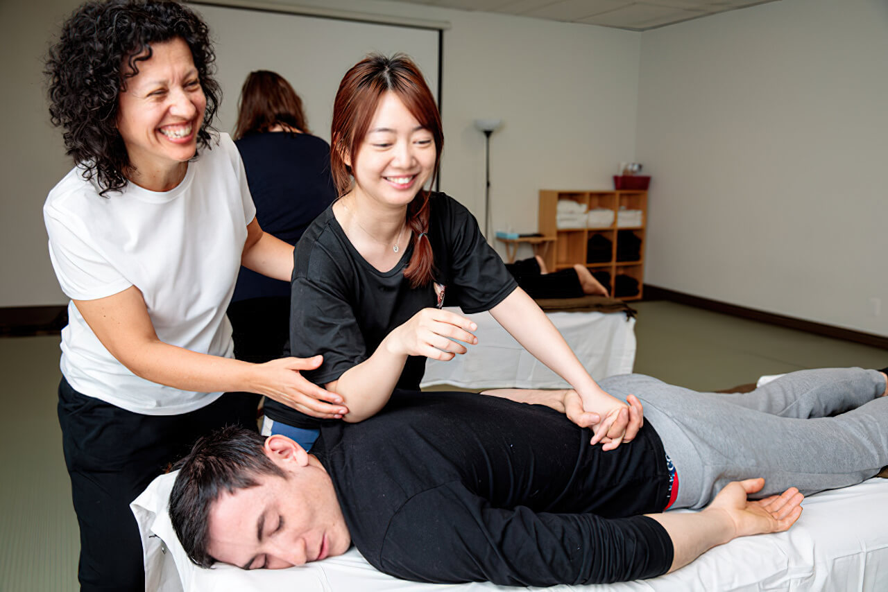 Zen shiantsu Eight_Branches lower photo A calming Zen Shiatsu session focusing on relaxation and energy flow.